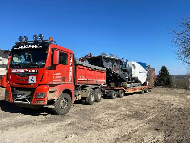Bagger aus dem Fuhrpark der Salman GmbH