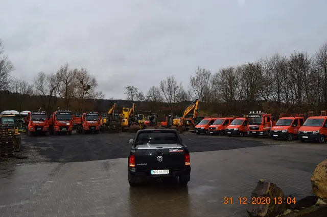 Baumaschine bei Erdarbeiten