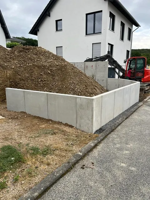 L-Steine als Stützwand