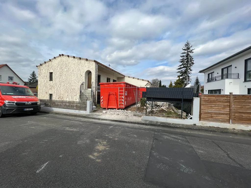Vorbereitete Bodenplatte nach Abbruch und Erdarbeiten in Sankt Augustin